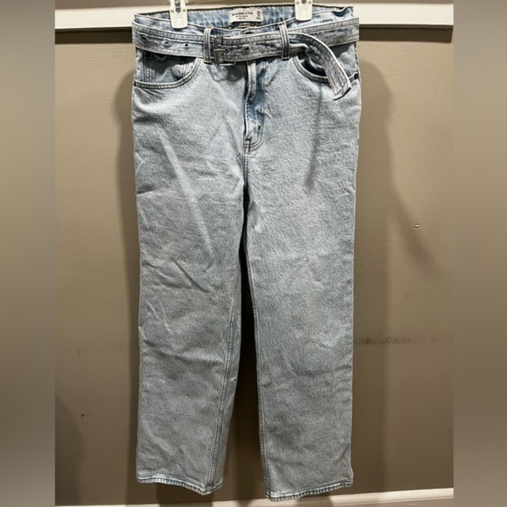 Abercrombie & Fitch Belted The 90s Relaxed High Rise Jean